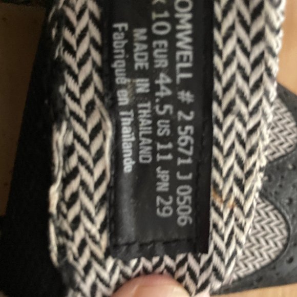 Shoes - Picture 2 of 3